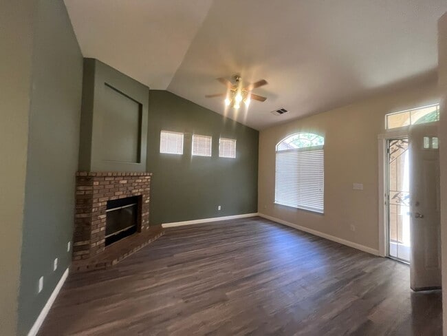 Building Photo - 1900 Modoc Ave