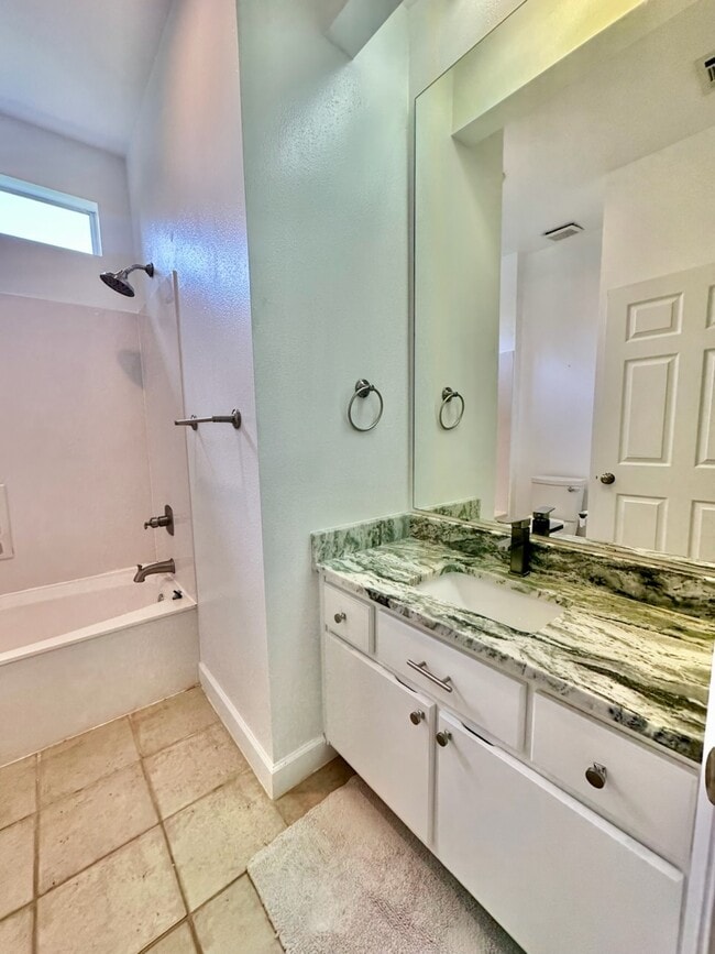 Building Photo - 126 S Shore Dr