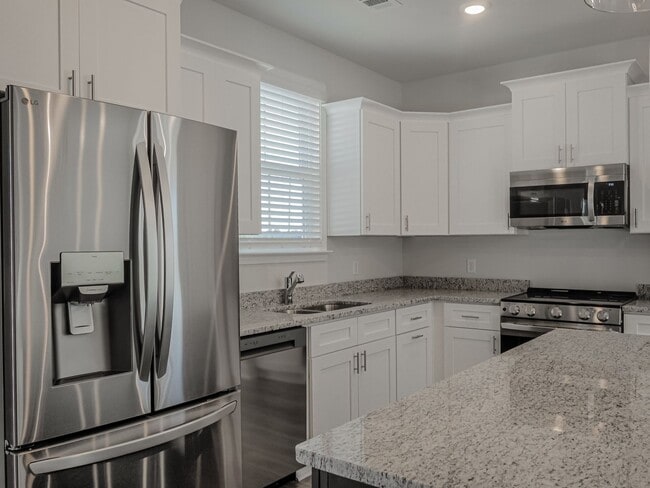 Building Photo - 206 Aunt Bee Blvd