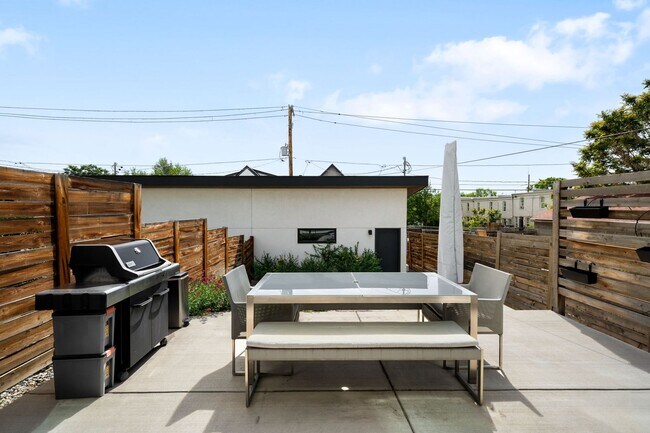 Building Photo - Luxury 4BD, 5BA Duplex in LoHi with Covered Rooftop Deck