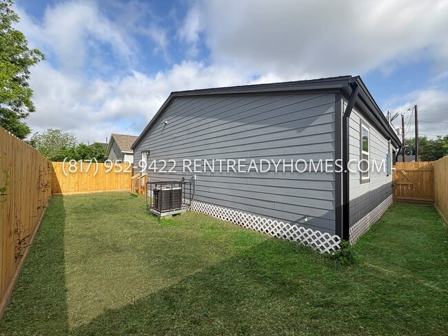 Building Photo - 1416 Fairbanks St