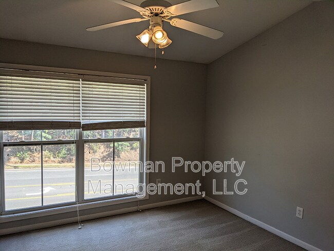 Building Photo - 660 S Barnett Shoals Rd