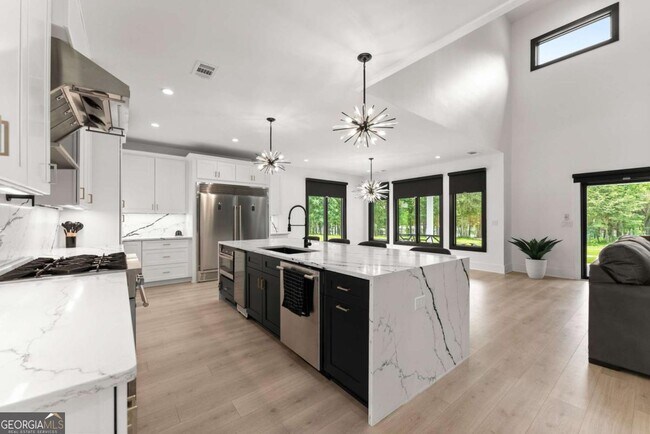 Building Photo - 151 S Pointe Dr