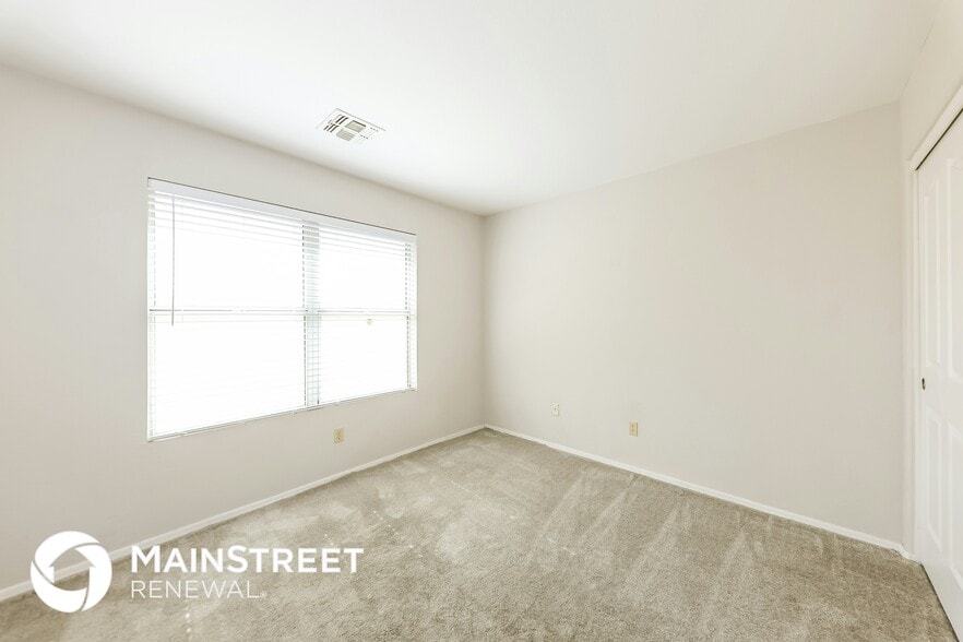 Building Photo - 18437 N 8th Pl