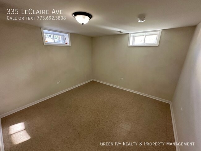 Building Photo - 335 Leclaire Ave