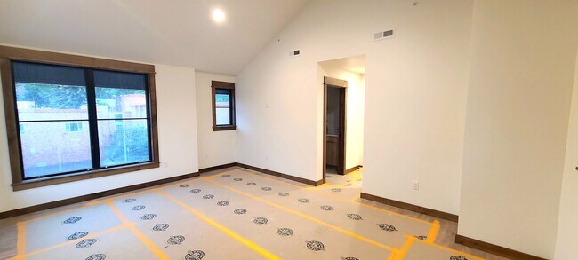 Building Photo - 824 S 8th Ave