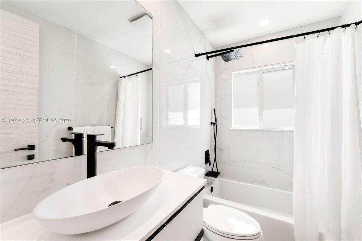 Building Photo - 45 Palermo Ave