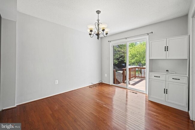 Building Photo - 2362 Hunters Square Ct