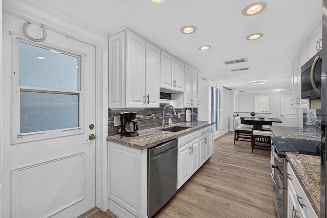 Building Photo - 5400 N Ocean Dr