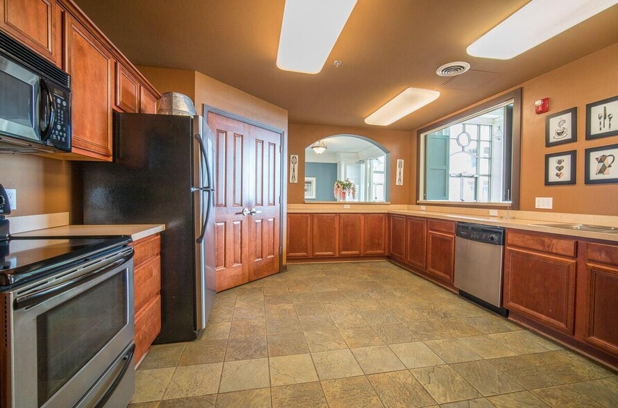 Building Photo - 4110 S Lake Dr