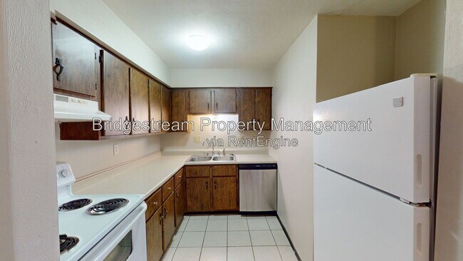 Building Photo - 75 N Gebhart Church Rd