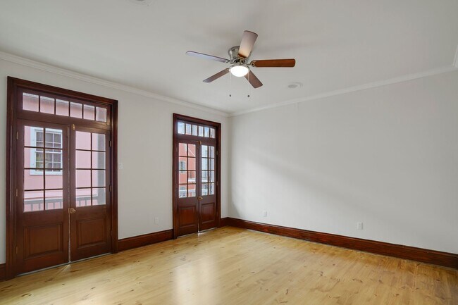 Building Photo - 401 Burgundy St
