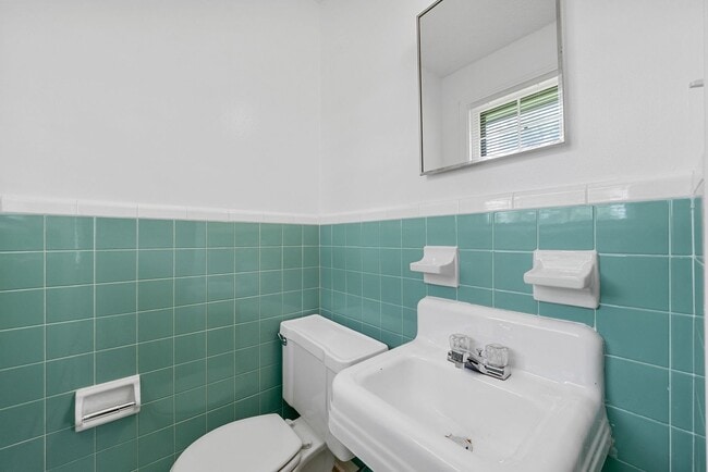 Building Photo - 3 Bedroom Pet Friendly Home For Rent!
