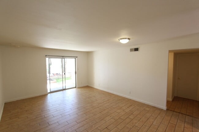 Building Photo - Ground-Level 2 Bedroom Condo in Pineview Village | Covered Parking + Storage