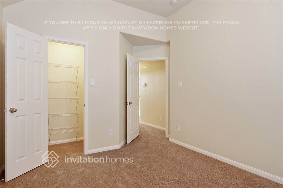 Building Photo - 8922 Sailing Dr