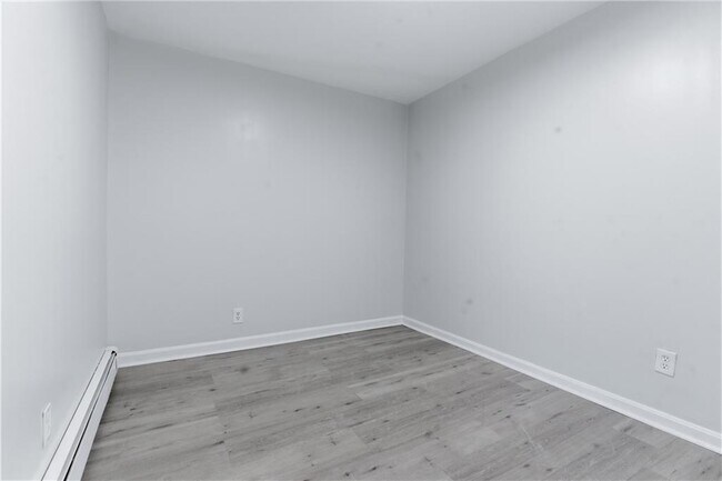 Building Photo - 92 Sylvian St