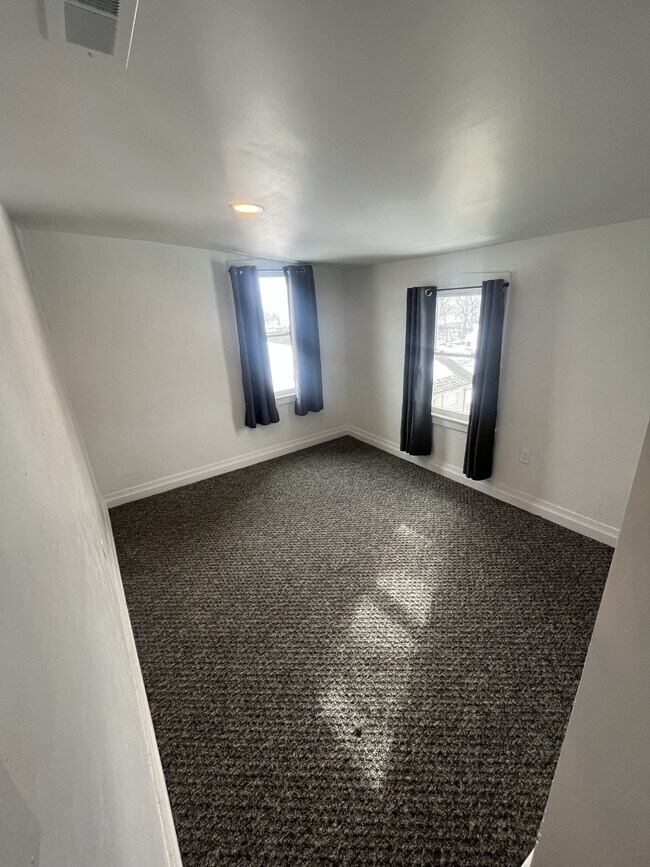 Building Photo - 303 W Main St