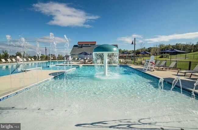 Building Photo - POTOMAC SHORES - BEAUTIFUL VIEWS! (interne...