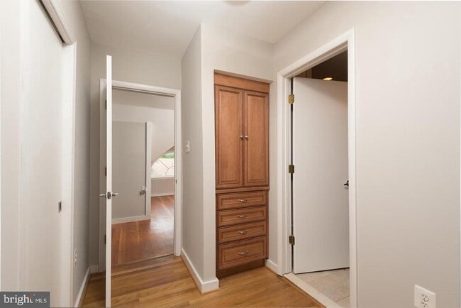 Building Photo - 5106 25th Pl N