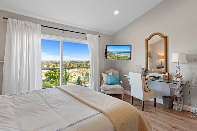 Building Photo - 6363 ZUMIREZ Dr