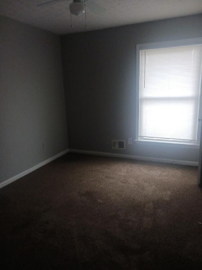Building Photo - Nice 3 BR 1.5 House in Shively