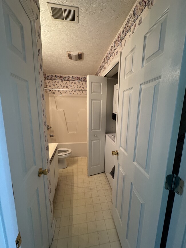 Building Photo - 556 White River Dr