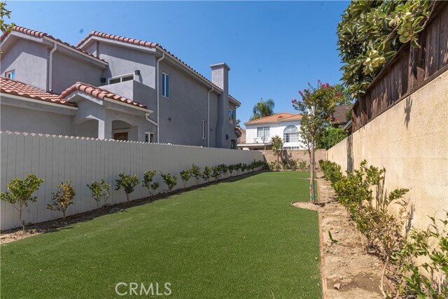 Building Photo - 9246 Cedros Ave