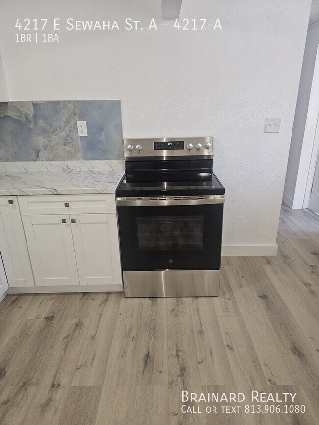 Building Photo - 4217 E Sewaha St