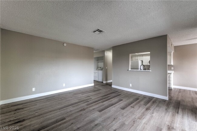 Building Photo - 4571 Carriage Park Dr