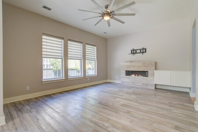 Building Photo - 2217 Daniel Island Dr