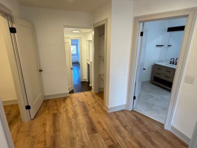 Building Photo - 7812 S Paxton Ave