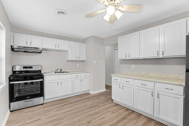 Building Photo - 3 Bedroom 1 Bathroom House for Rent!