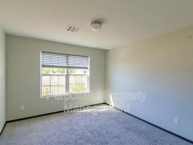 Building Photo - 1425 Sandstone Dr