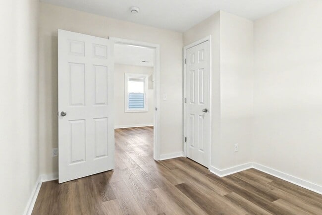 Building Photo - Completely remodeled 3 br 1 bath located in Evergreen NC east commute to Lumberton, Whiteville, E...