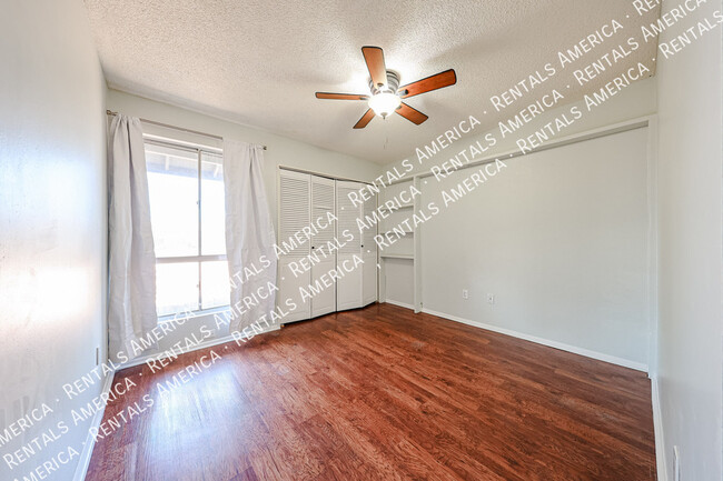Building Photo - 1480 W Mohawk Ln