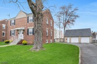 Building Photo - 228 Willow Ave