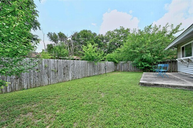 Building Photo - 607 Old Stone Rd