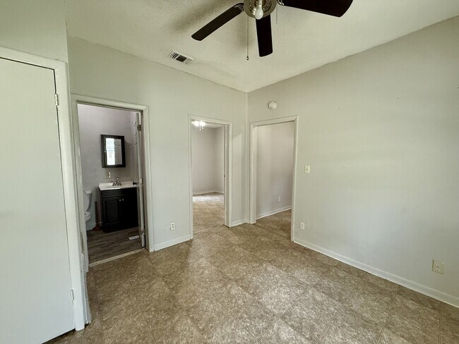 Building Photo - 911 7Th St