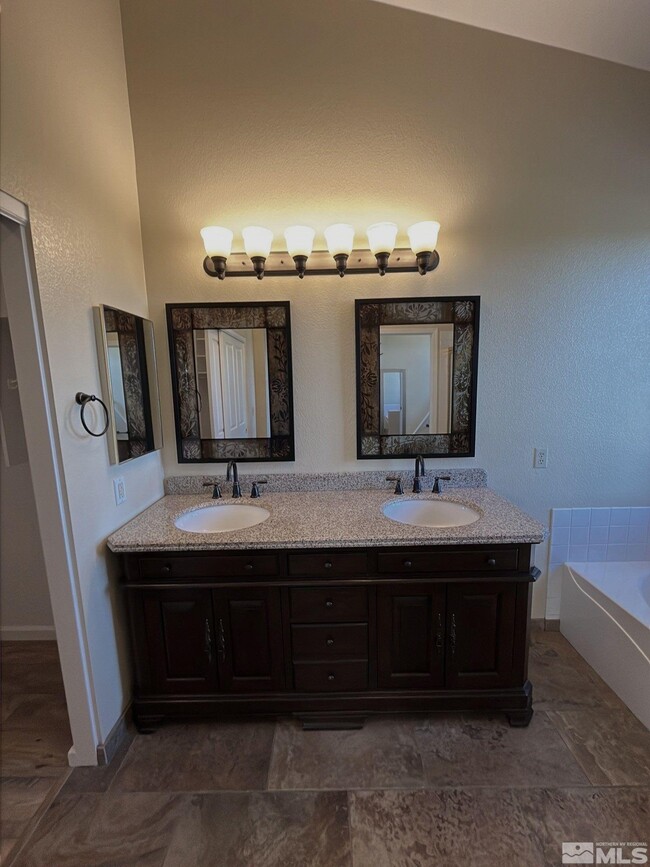 Building Photo - 4875 Crestside Dr