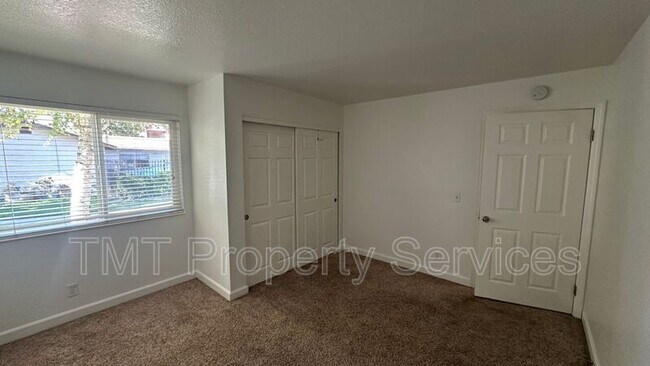 Building Photo - 7464 Santa Ysabel Ave