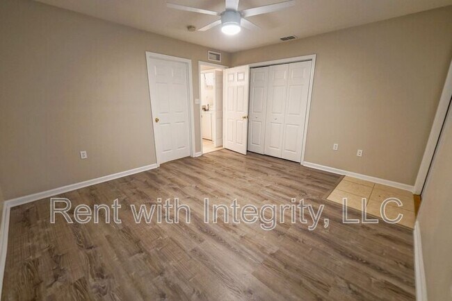 Building Photo - 241 Dixie Dr