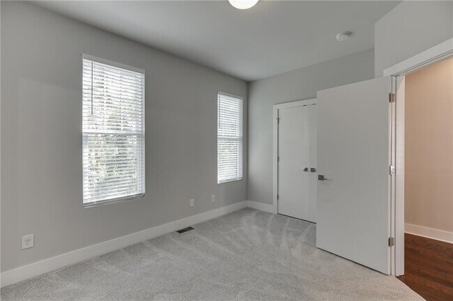 Building Photo - 721 Taylor Ct