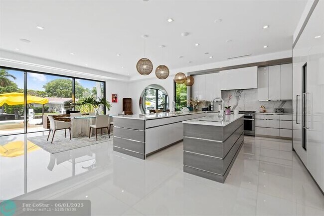 Building Photo - 401 Lido Dr