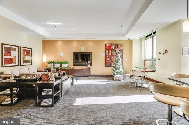 Building Photo - 440 L St NW