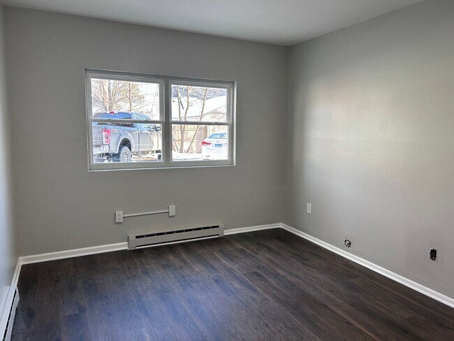 Building Photo - 97 Fern St