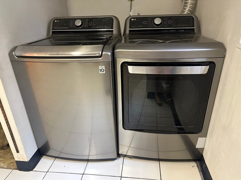 Laundry - 5777 Tuckerman Ln