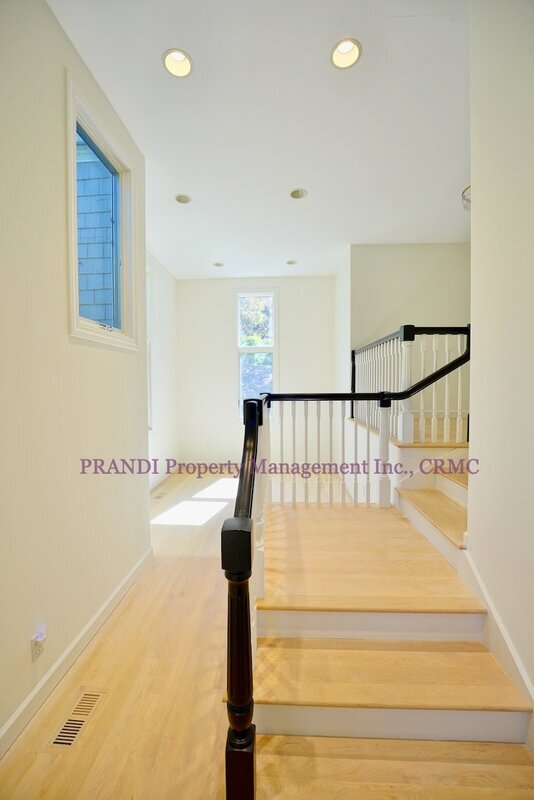 Building Photo - 3 Bartel Ct