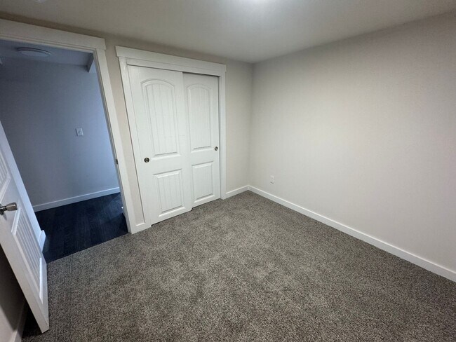 Building Photo - Jasmines Q