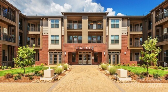 Building Photo - 10624 Parrish St