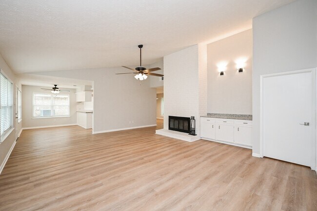 Building Photo - 2818 Green Fields Dr